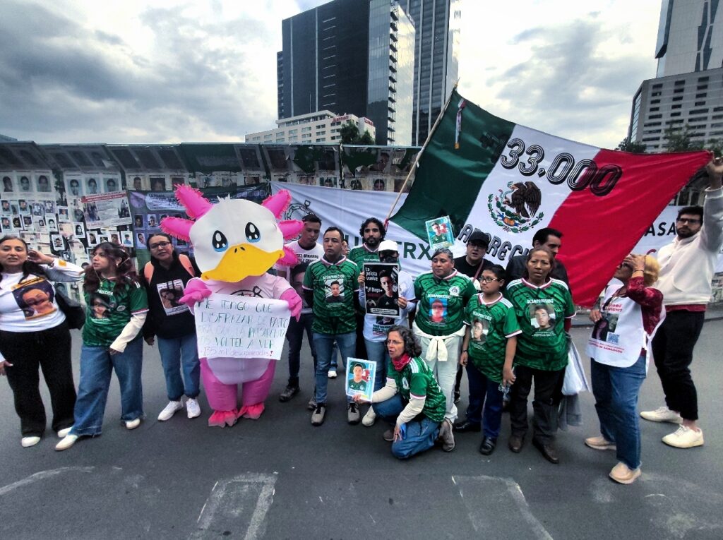Apelar a la empatía extranjera ante la indiferencia nacional