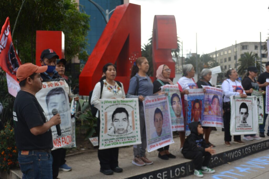 Verdad y justicia para los 43 desaparecidos de Ayotzinapa, el papel del Ejército y la CNDH